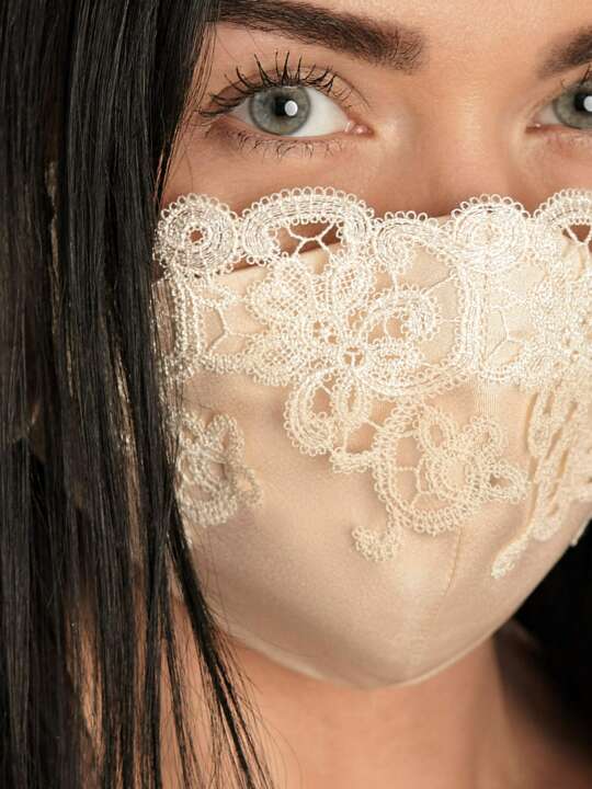 LM13AJO Masque protection en dentelle brodée et coton beige Ajour Beige face